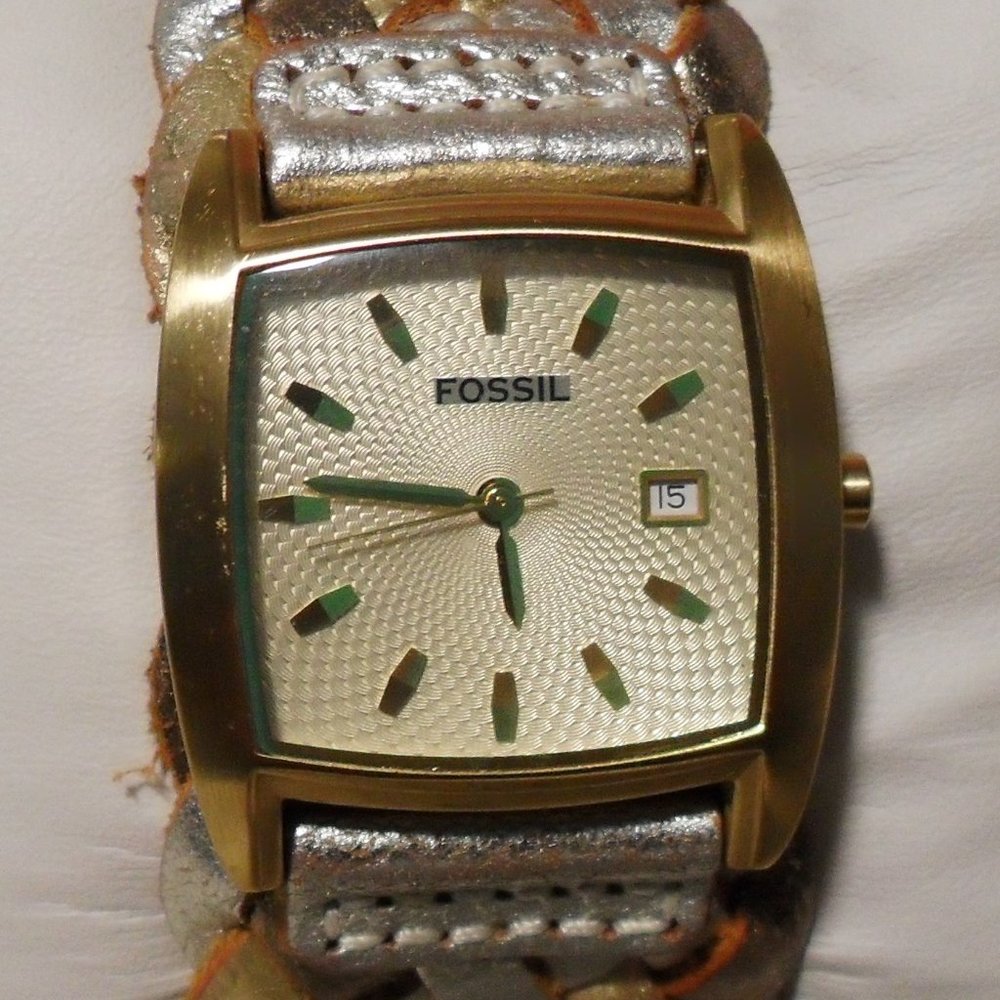 SOLD! Vintage Fossil JR-9017 Analog White Dial Watch